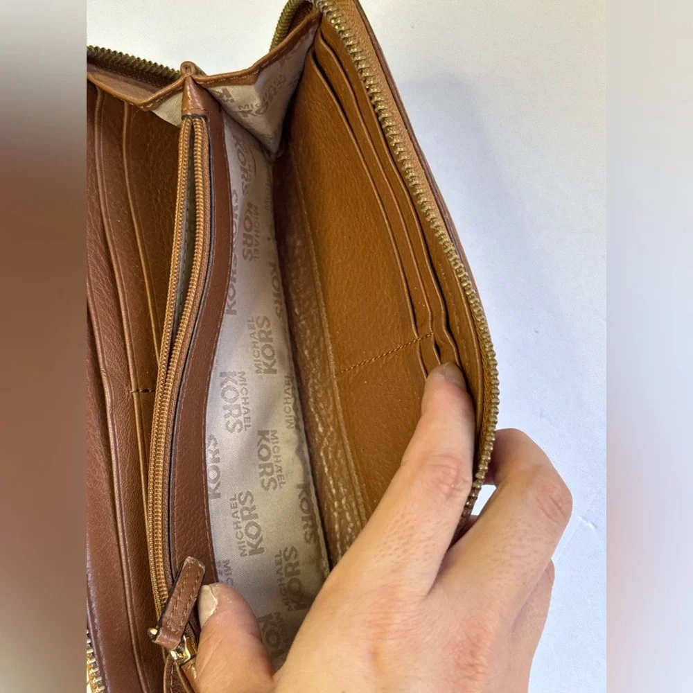 Michael Kors Jet Set Wallet, Large Light Tan Brown Zip Around Inside Pockets - Picture 6 of 11